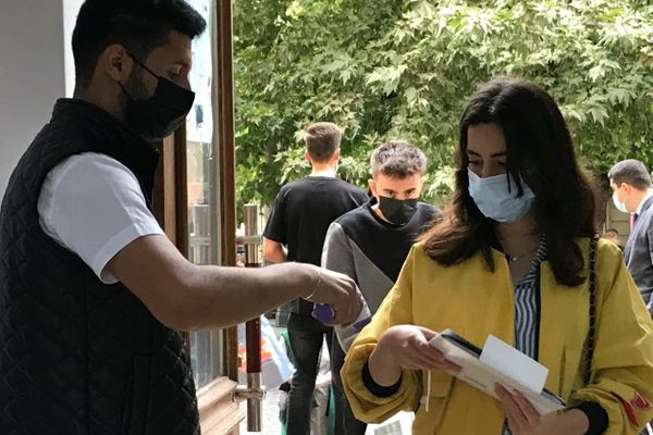 У студентов, которые пришли на традиционные занятия спустя полтора года, чувствовались радость и волнение. - Sputnik Азербайджан