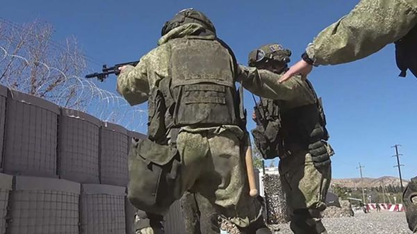 Российские миротворцы обеспечивают безопасность на наблюдательных постах в Карабахе - Sputnik Азербайджан