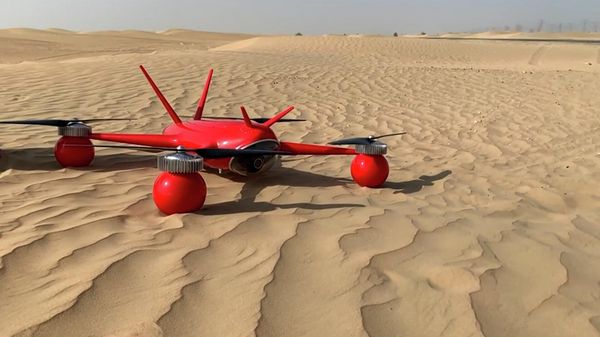 Беспилотник Seadrone для спасения людей успешно прошел испытания в Дубае - Sputnik Азербайджан