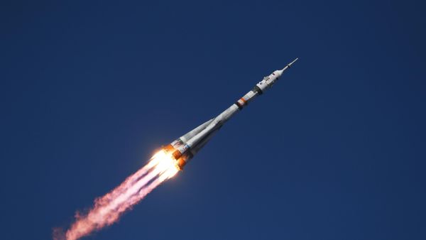 Старт ТПК Союз МС-19 со съемочной группой фильма Вызов - Sputnik Азербайджан