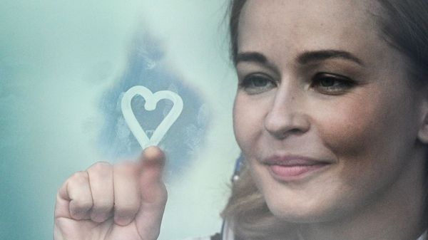 Актриса Юлия Пересильд перед стартом космического корабля Союз МС-19 на космодроме Байконур - Sputnik Азербайджан