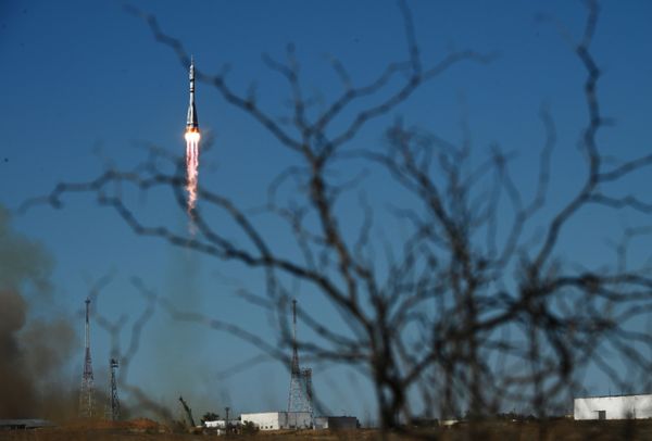 Запуск ракеты-носителя с космическим кораблем "Союз МС-19" со стартового комплекса "Восток" No31 космодрома Байконур.  - Sputnik Азербайджан