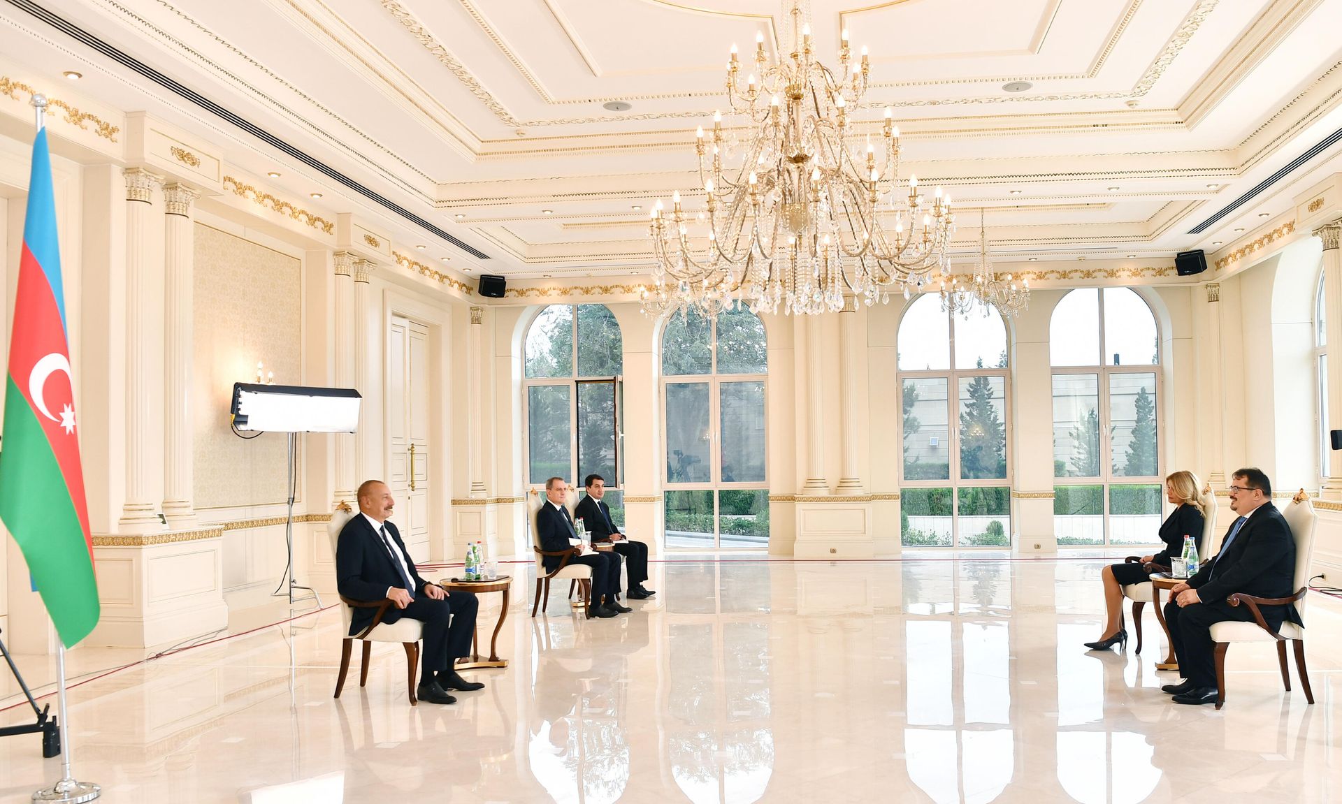 Prezident İlham Əliyev Avropa İttifaqının ölkəmizdəki nümayəndəliyinin yeni təyin olunmuş rəhbərinin etimadnaməsini qəbul edib - Sputnik Азербайджан, 1920, 06.10.2021