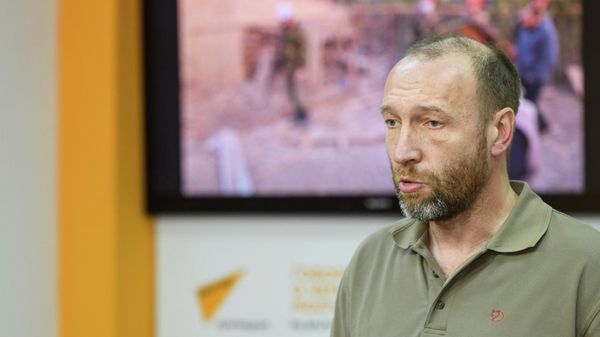 Российский военный фотожурналист Михаил Воскресенский во время модуля образовательной программы SputnikPro в Мультимедийном пресс-центре Sputnik Азербайджан - Sputnik Азербайджан