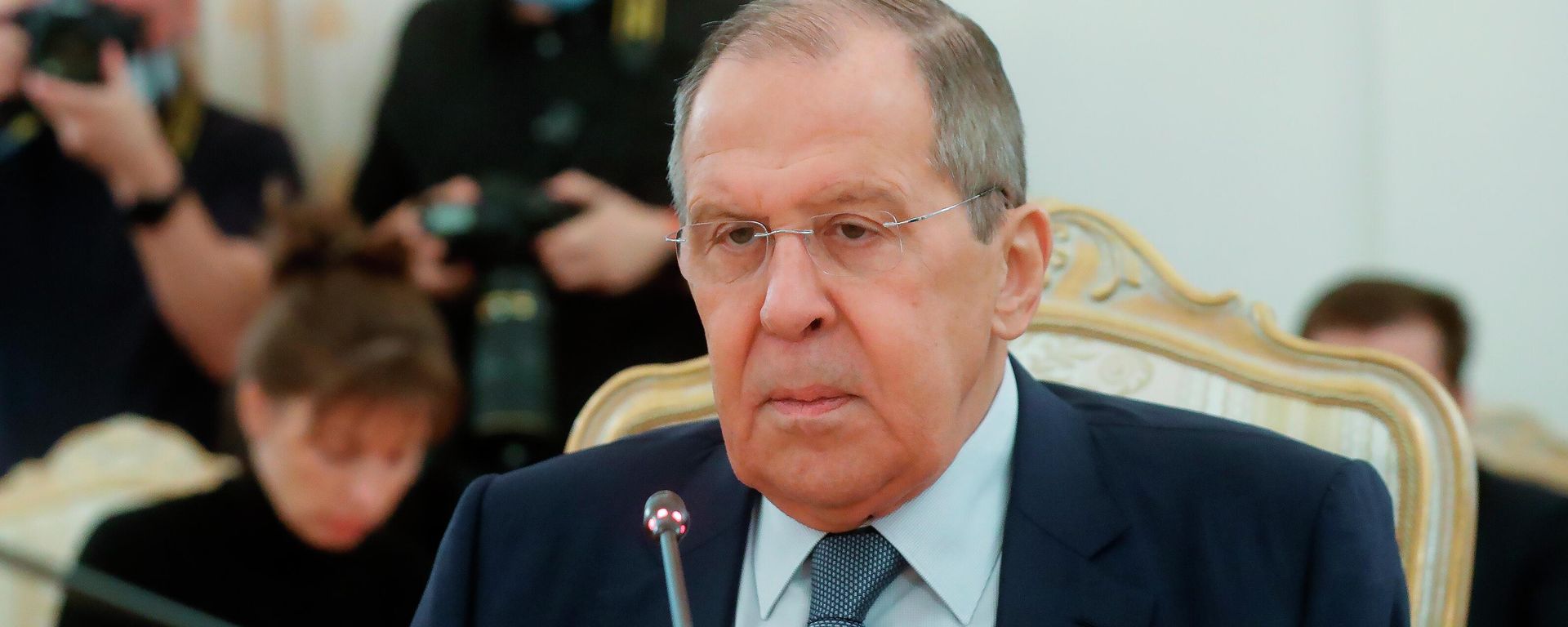 Министр иностранных дел РФ Сергей Лавров во время встречи в Москве с министром иностранных дел Ирана Хосейном Амиром Абдоллахияном - Sputnik Азербайджан, 1920, 06.10.2021