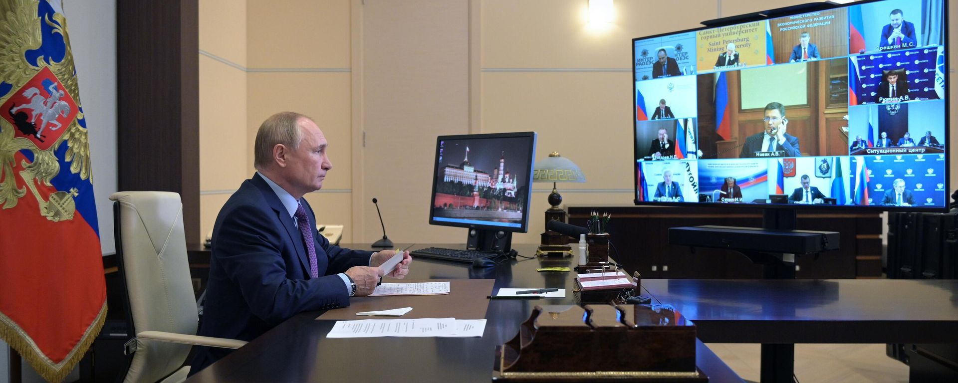 Президент РФ В. Путин провел совещание по вопросам развития энергетики - Sputnik Азербайджан, 1920, 07.10.2021