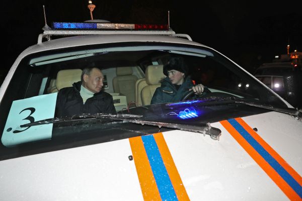 Президент РФ В. Путин посетил Рождественское богослужение - Sputnik Азербайджан