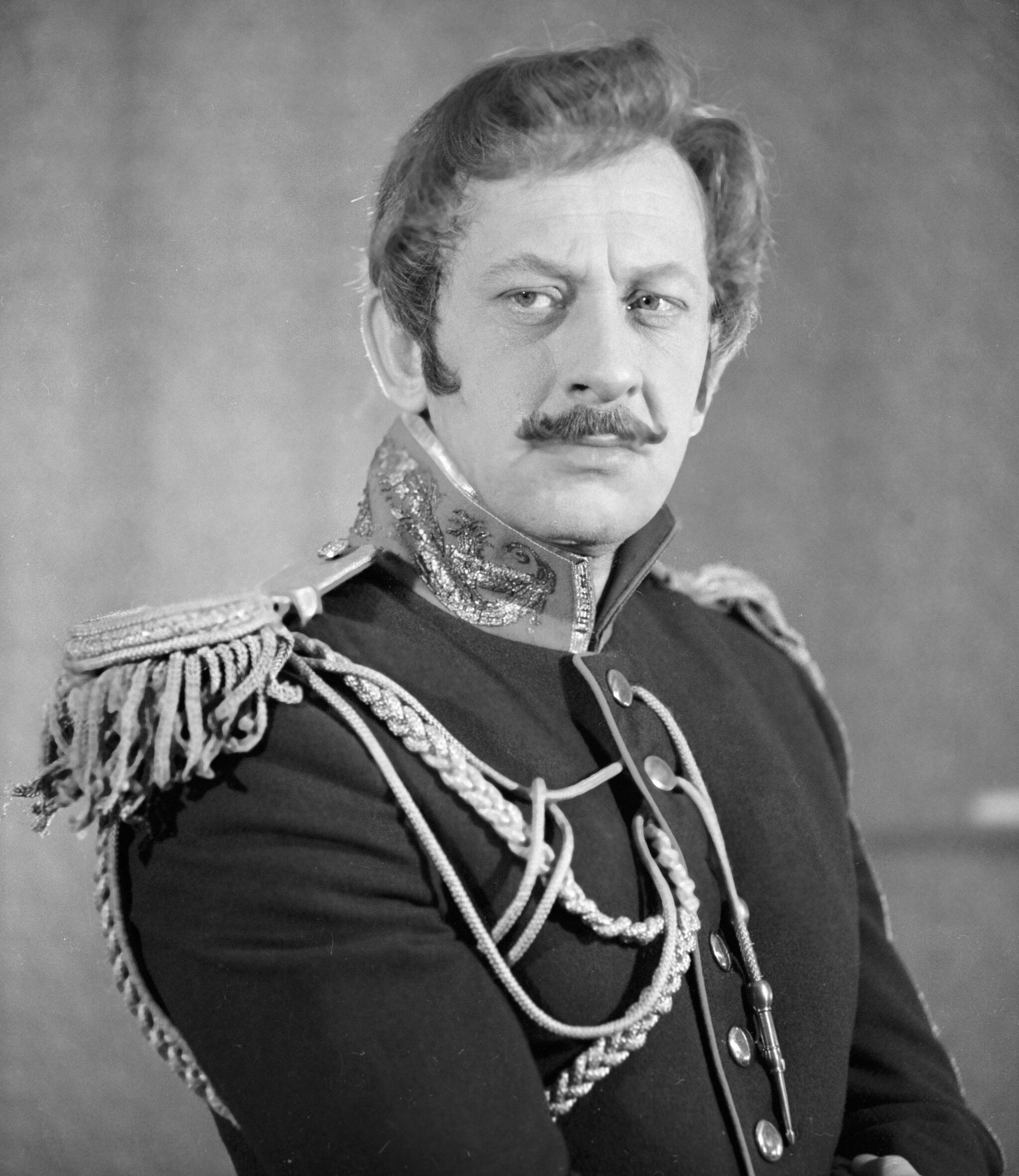 Заслуженный артист РСФСР Евгений Евстигнеев в пьесе Л. Зорина Декабристы в постановке театра Современник - Sputnik Азербайджан, 1920, 08.10.2021