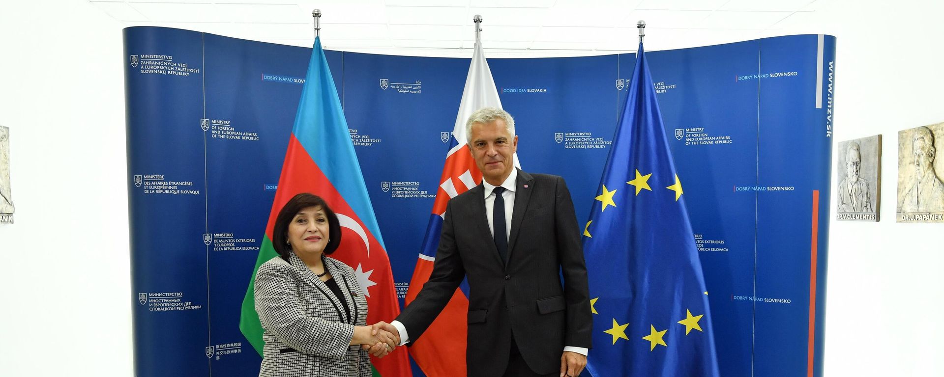 Встреча председателя парламента Азербайджана Сахибы Гафаровой с словацким министром иностранных и европейских дел Иваном Корчоком - Sputnik Азербайджан, 1920, 09.10.2021