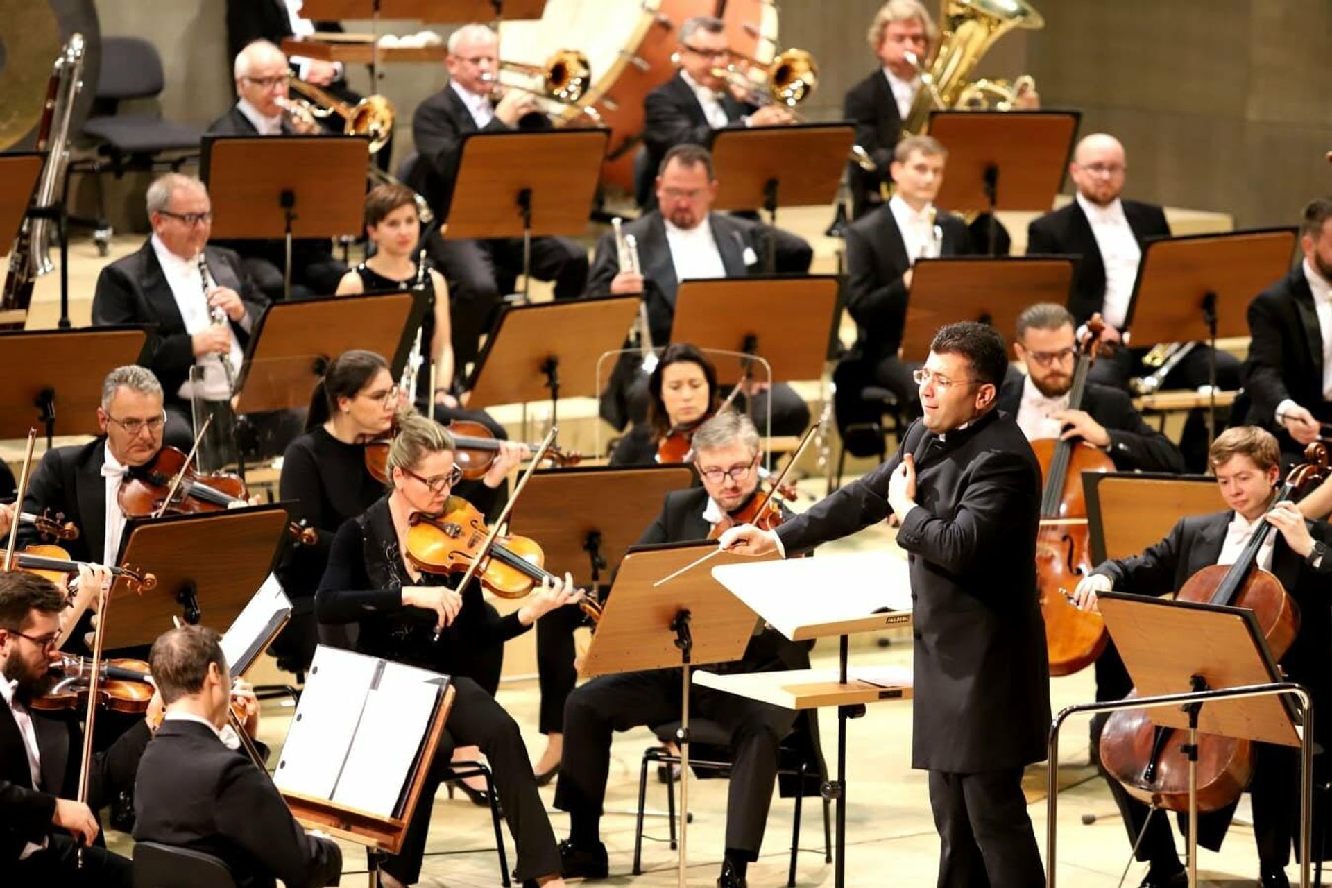 Концерт Azərbaycan Notası - Simfonik Konserti под управлением заслуженного артиста Азербайджана Эйюба Гулиева - Sputnik Азербайджан, 1920, 12.10.2021