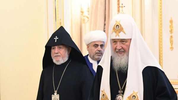 Патриарх Московский и всея Руси Кирилл, духовный лидер Азербайджана, глава Управления мусульман Кавказа Аллахшукюр Пашазаде и верховный патриарх и католикос всех армян Гарегин II (справа налево) во время встречи в Москве - Sputnik Азербайджан