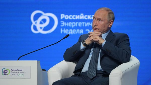 Президент РФ Владимир Путин на Российской энергетической неделе - Sputnik Азербайджан