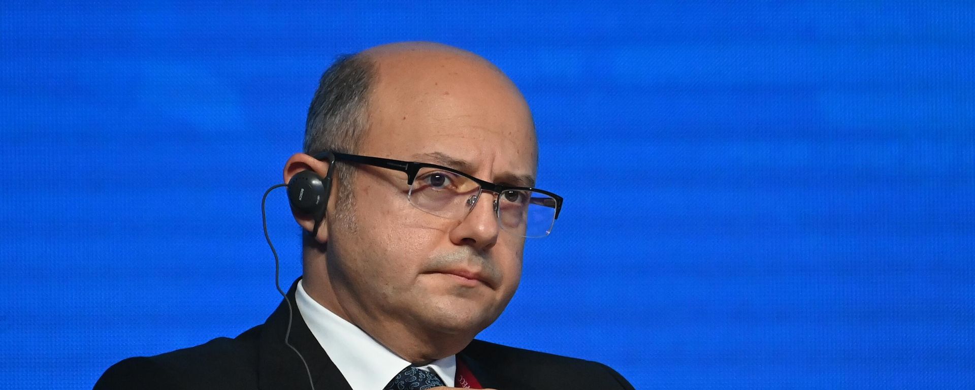 Министр энергетики Республики Азербайджан Парвиз Шахбазов на пленарном заседании Будущее традиционной энергетики: готов ли мир отказаться от углеводородов? в рамках международного форума Российская энергетическая неделя в ЦВЗ Манеж. - Sputnik Азербайджан, 1920, 04.06.2023