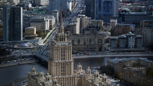 Вид на гостиницу Украина и Новый Арбат в Москве - Sputnik Азербайджан