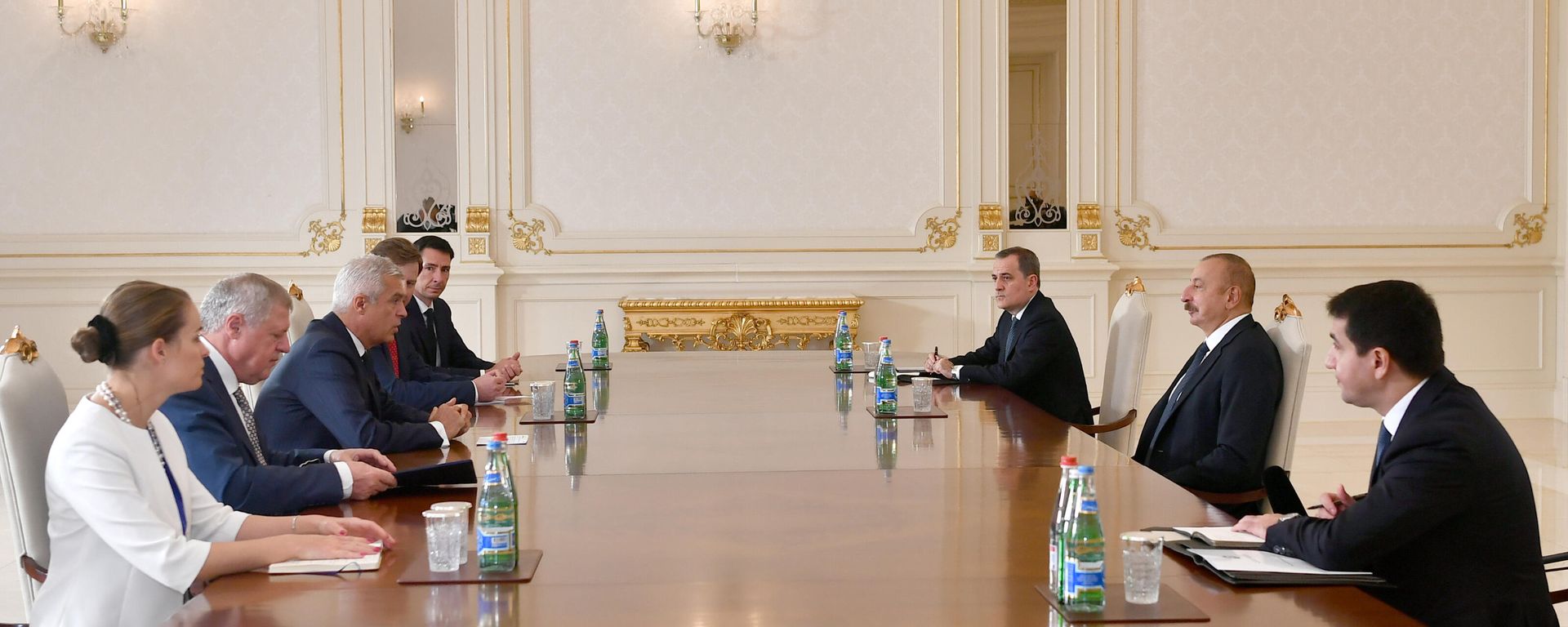 Президент Азербайджана Ильхам Алиев принял министра иностранных дел Словакии Ивана Корчока - Sputnik Азербайджан, 1920, 19.10.2021