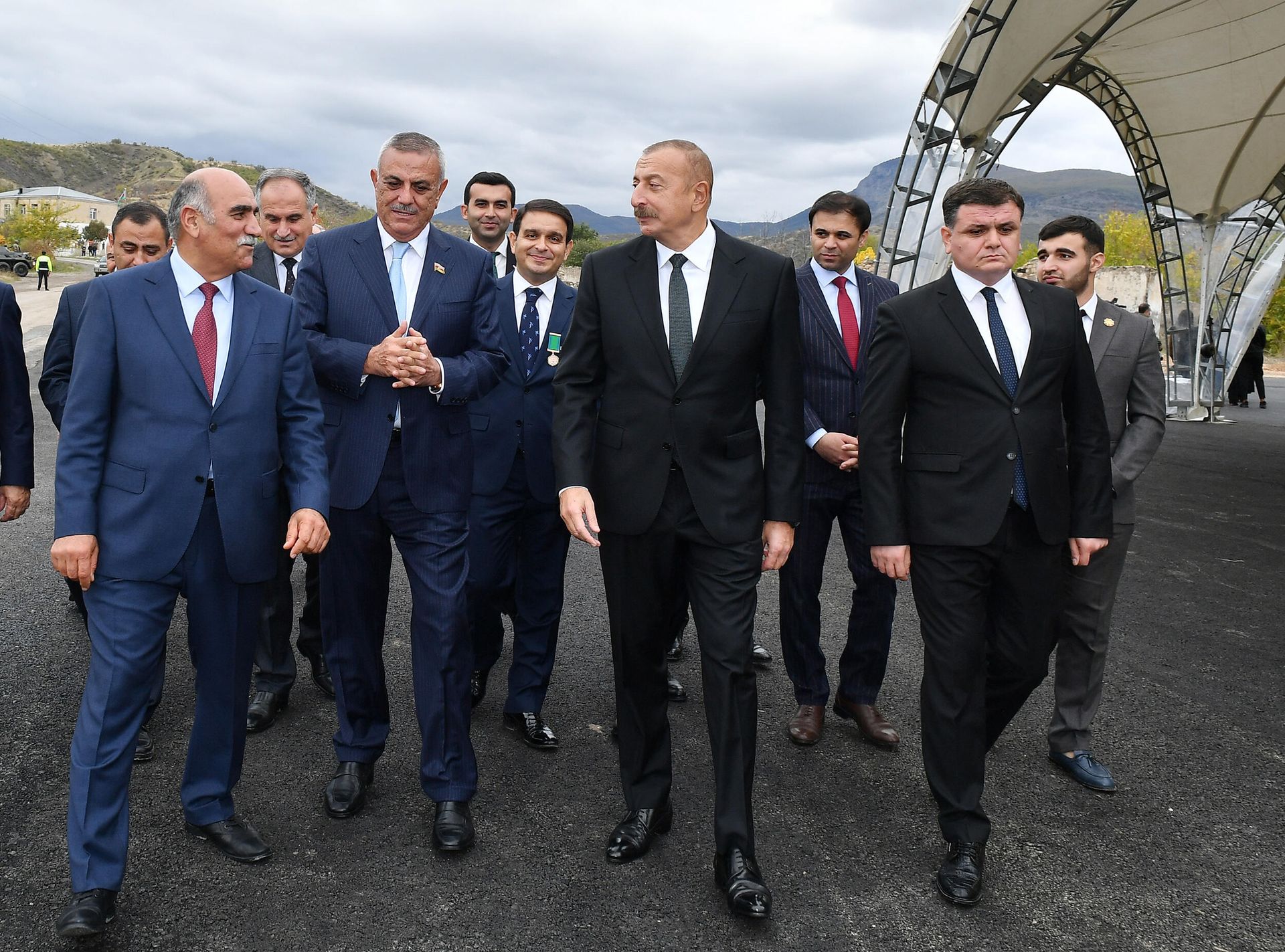 Prezident İlham Əliyev və birinci xanım Mehriban Əliyeva Zəngilan ictimaiyyətinin nümayəndələri ilə görüşüblər - Sputnik Азербайджан, 1920, 21.10.2021