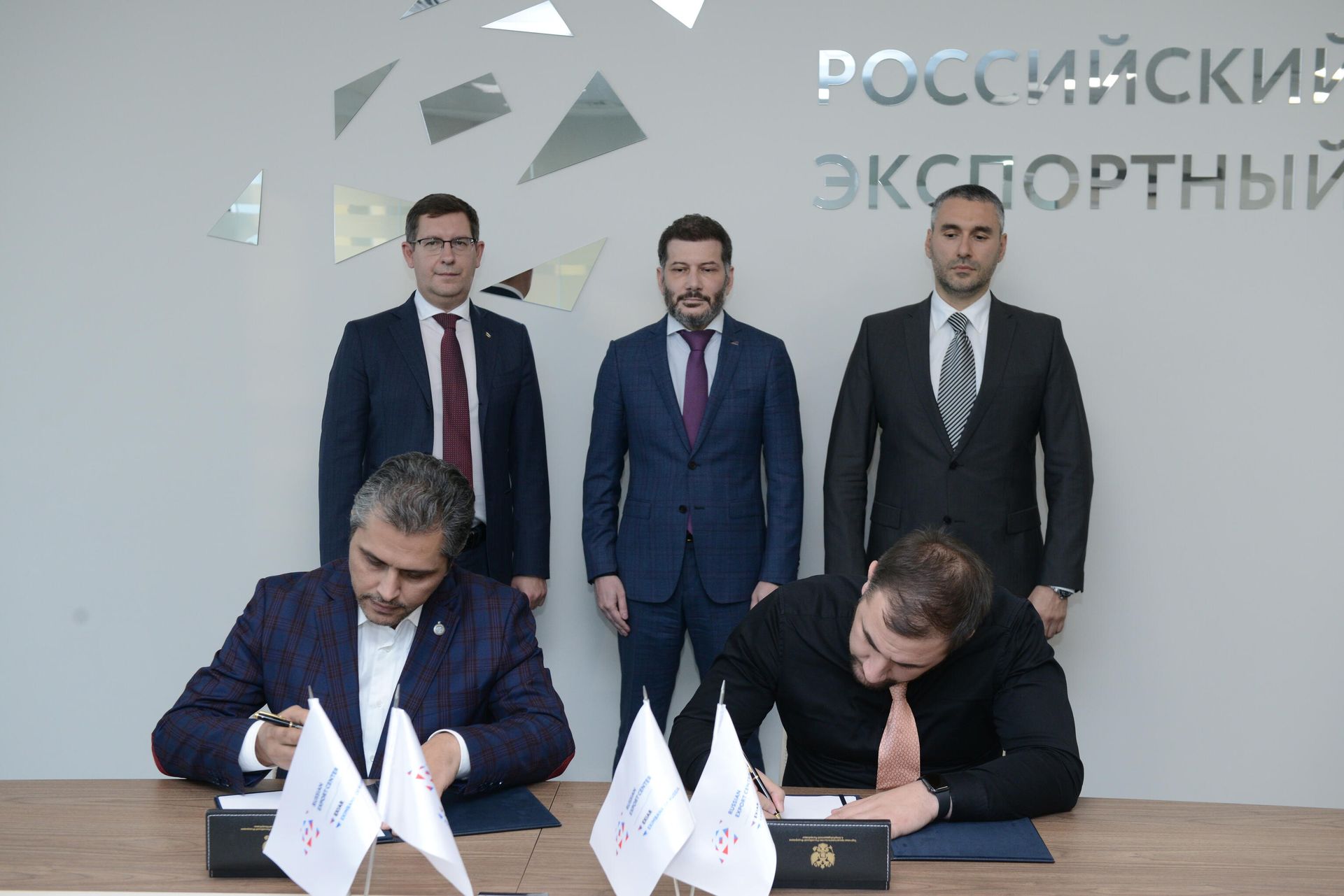 Российская компания ООО Унисервис (Республика Дагестан) подписала соглашение по сотрудничеству и совместной деятельности с азербайджанской ООО AT&S - Sputnik Азербайджан, 1920, 21.10.2021