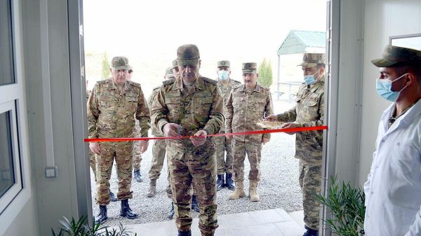 Министр обороны Закир Гасанов на открытии новопостроенных объектов военного назначения в освобожденных районах - Sputnik Азербайджан