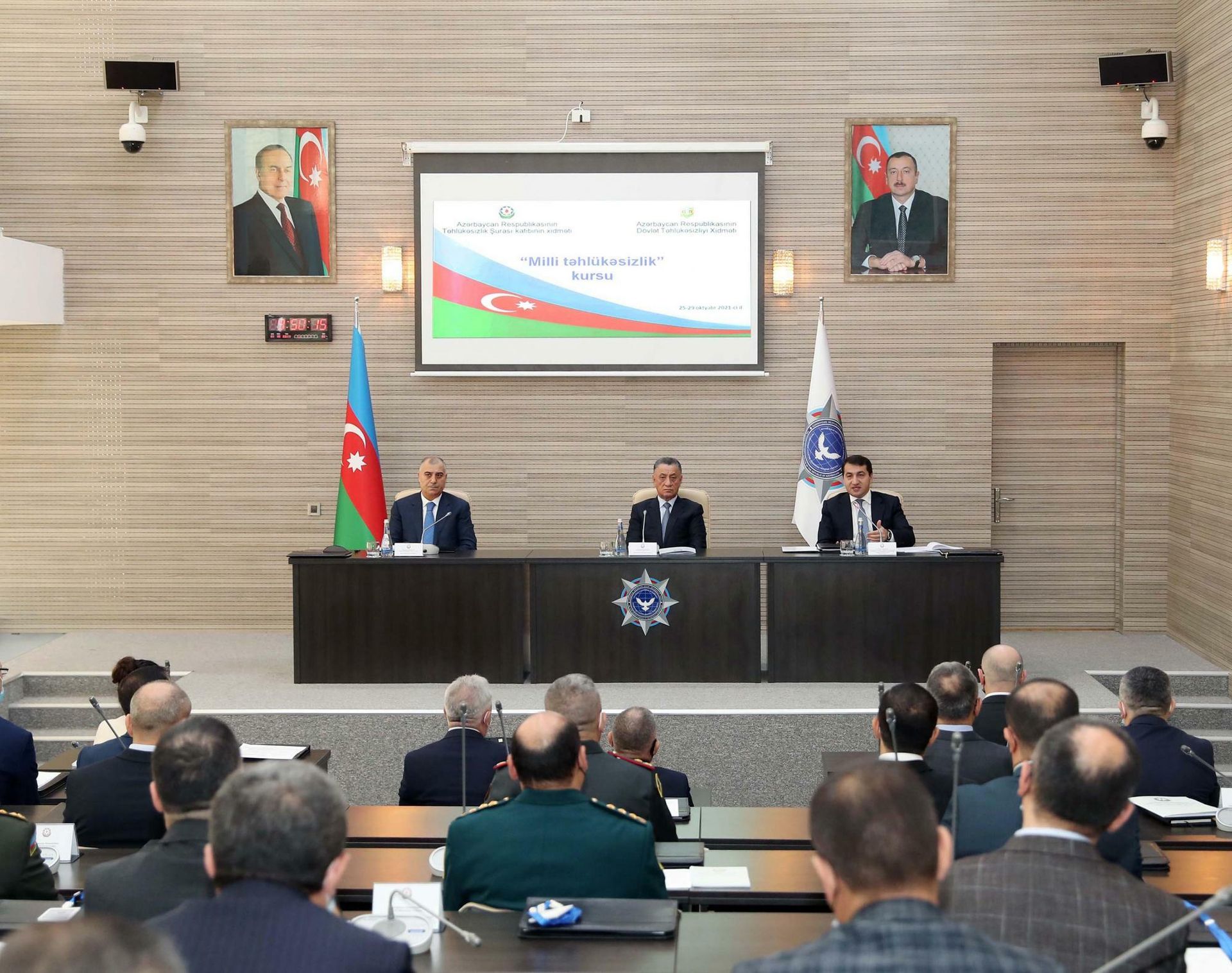 Dövlət Təhlükəsizliyi Xidmətinin  Beynəlxalq Antiterror Təlim Mərkəzində Azərbaycan Respublikasının Təhlükəsizlik Şurası katibinin xidmətinin təşkilatçılığı ilə “Milli təhlükəsizlik” mövzusunda kursun açılış mərasimi  - Sputnik Азербайджан, 1920, 26.10.2021