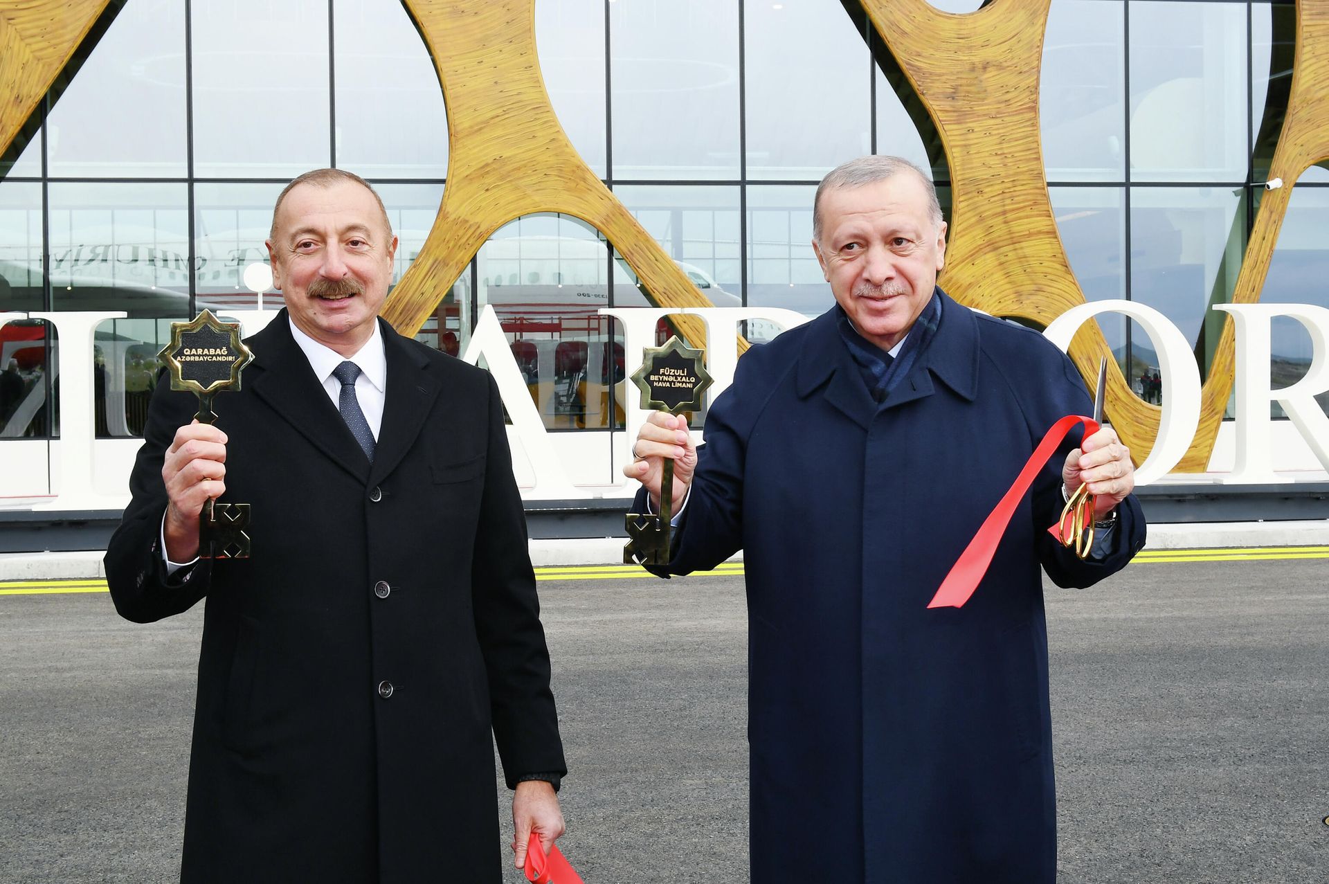 İlham Əliyev və Rəcəb Tayyib Ərdoğan Füzuli beynəlxalq hava limanının açılışında iştirak ediblər - Sputnik Азербайджан, 1920, 26.10.2021