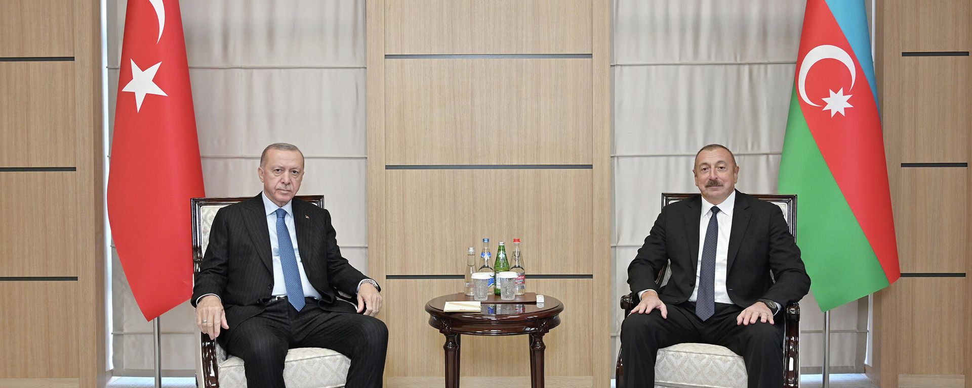 Azərbaycan və Türkiyə prezidentlərinin təkbətək görüşü - Sputnik Азербайджан, 1920, 26.10.2021