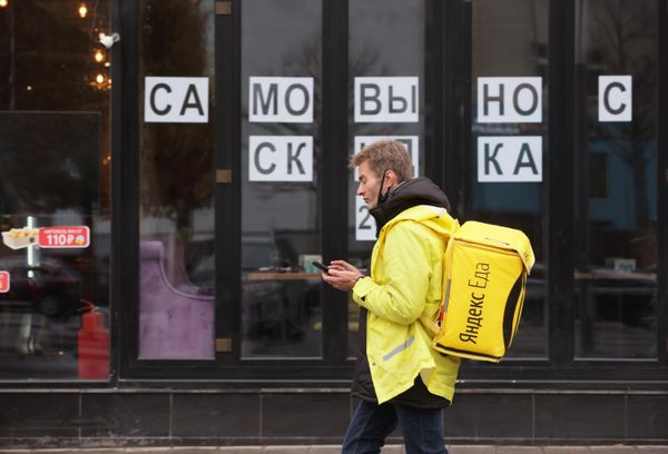 Кафе и рестораны будут работать только навынос и на доставку, за исключением заведений при гостиницах и хостелов и корпоративных столовых и буфетов при условии, что доступ в них открыт только для постояльцев и сотрудников. - Sputnik Азербайджан