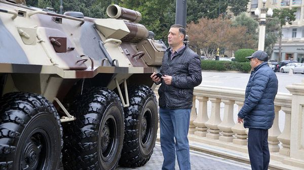 На Ярмарке Победы в Баку представлена военная техника - Sputnik Азербайджан
