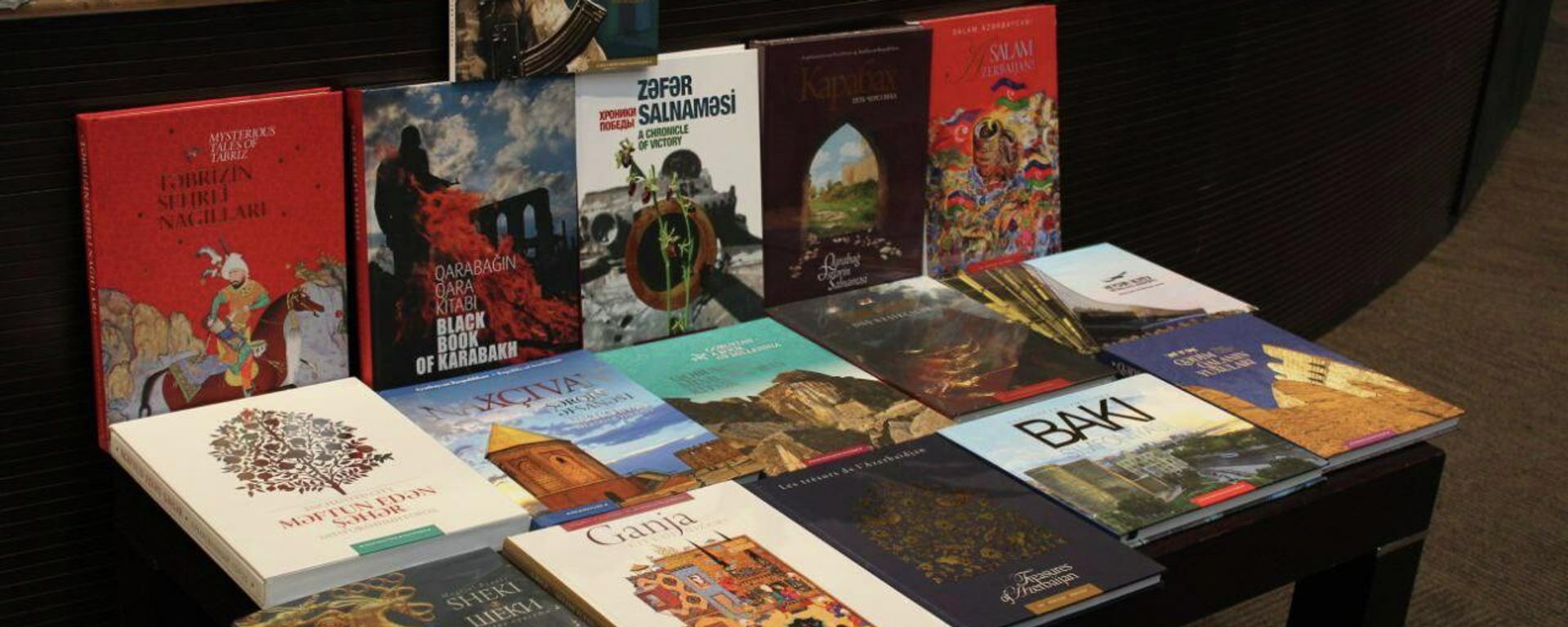 Презентация изданий Qarabağın qara kitabı (Черная книга Карабаха) и Qarabağ – qələbəyə doğru (Карабах – дорогами победы) - Sputnik Азербайджан, 1920, 03.11.2021
