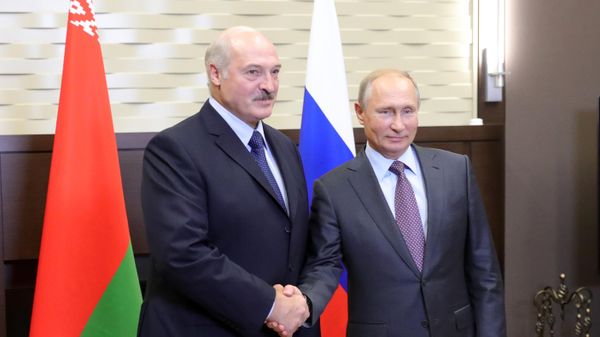 21 сентября 2018. Президент РФ Владимир Путин и президент Белоруссии Александр Лукашенко (слева) во время встречи. - Sputnik Азербайджан