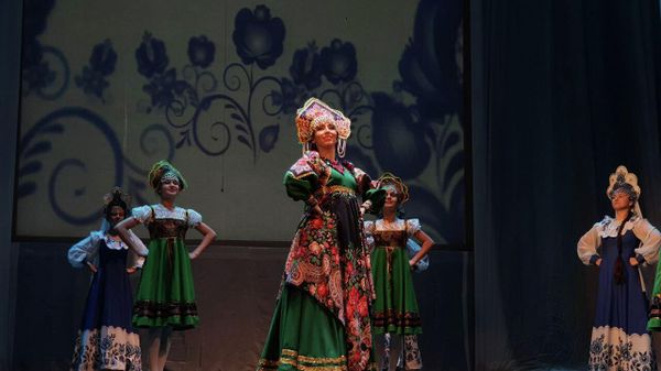 Празднования Дня народного единства, который празднуют в России 4 ноябряи в Азербайджанском государственном академическом русском драматическом театре - Sputnik Азербайджан