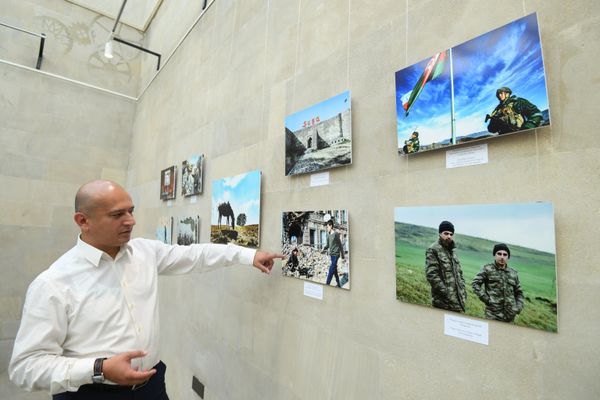 Выставка фотографа Тофика Бабаева, посвященная Отечественной войне - Sputnik Азербайджан
