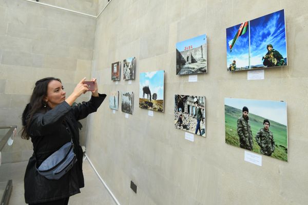 На кадрах запечатлены Физули, Агдам, Ходжавенд, Кельбаджар, Зангилан и другие освобожденные год назад территории. - Sputnik Азербайджан