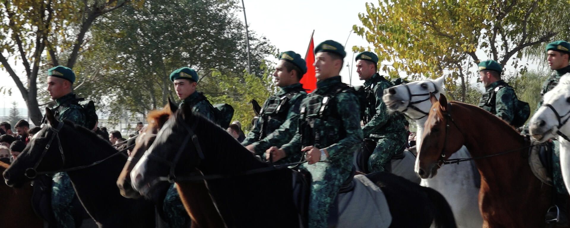 Как Азербайджан отмечает годовщину Победы в Карабахе - Sputnik Азербайджан, 1920, 08.11.2021