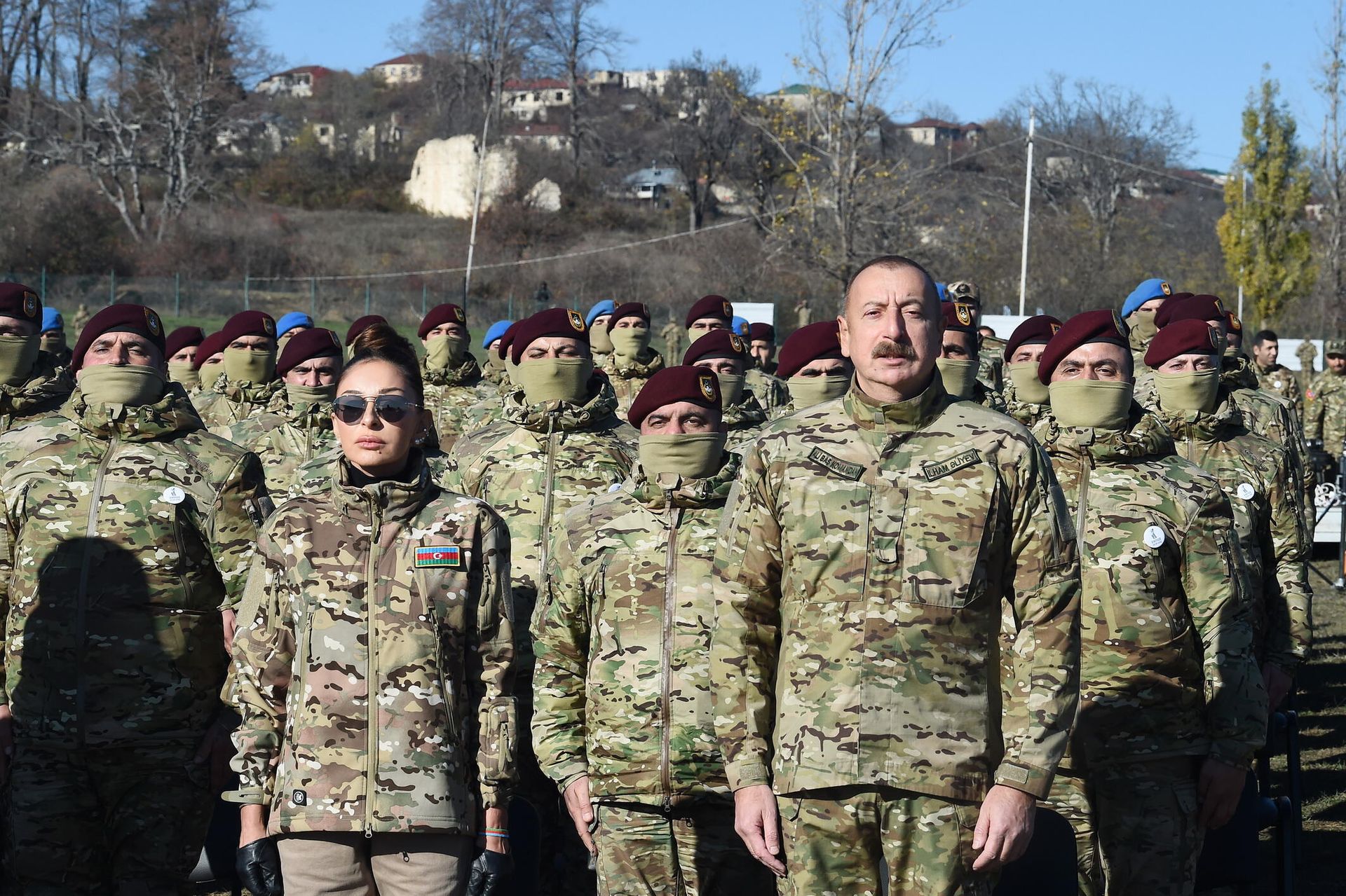 Президент Азербайджана Ильхам Алиев выступил перед военнослужащими в Шуше - Sputnik Азербайджан, 1920, 08.11.2021
