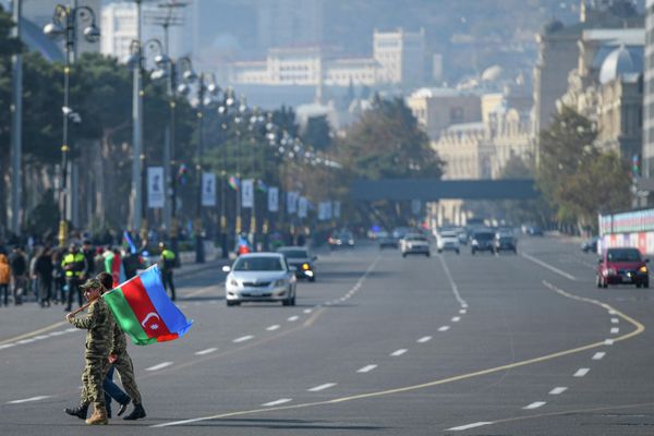 Жители Баку празднуют День победы в Отечественной войне шествиями по улицам. - Sputnik Азербайджан