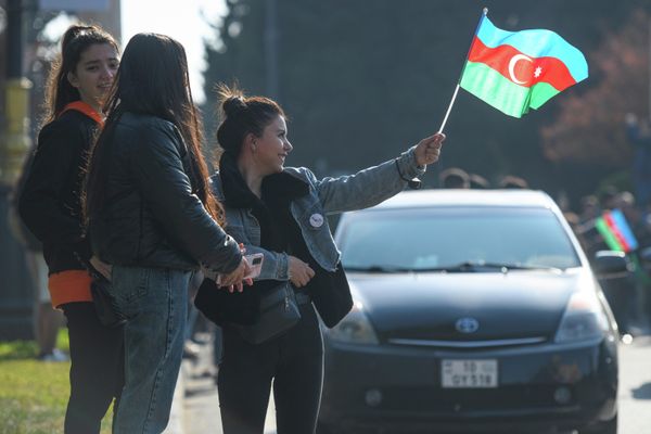 Жители Баку празднуют День победы в Отечественной войне шествиями по улицам. - Sputnik Азербайджан