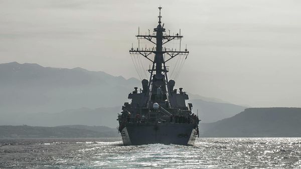 Эсминец ВМС США Портер движется в Черное море - Sputnik Азербайджан