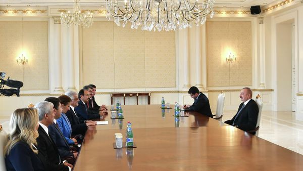 Ильхам Алиев принял главу турецко-азербайджанской межпарламентской группы дружбы - Sputnik Азербайджан