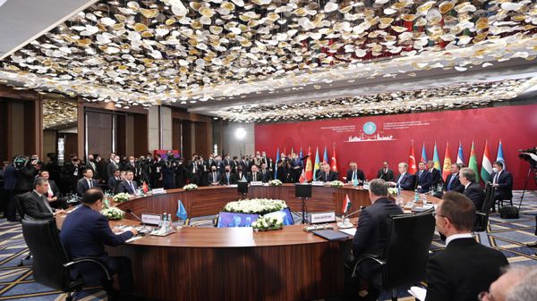 Prezident İlham Əliyev İstanbulda Türkdilli Dövlətlərin Əməkdaşlıq Şurasının VIII Zirvə Görüşündə - Sputnik Азербайджан