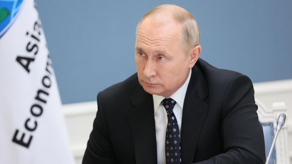 13 ноября 2021. Президент РФ Владимир Путин во время интервью телеканалу Россия 1. - Sputnik Азербайджан