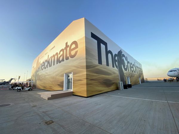 Российские парфюмеры разработали духи с запахом истребителя 5-го поколения Checkmate с нотками стекла и металлов. - Sputnik Азербайджан