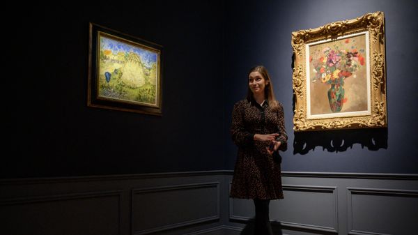 Картина Винсента Ван Гога под названием «Meules de blé» (слева) на аукционе Christie's в Нью-Йорке - Sputnik Азербайджан