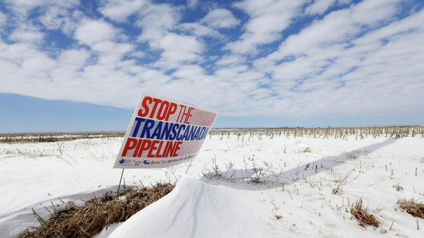 Табличка с призывом остановить строительство нефтепровода Keystone XL в Небраске - Sputnik Азербайджан
