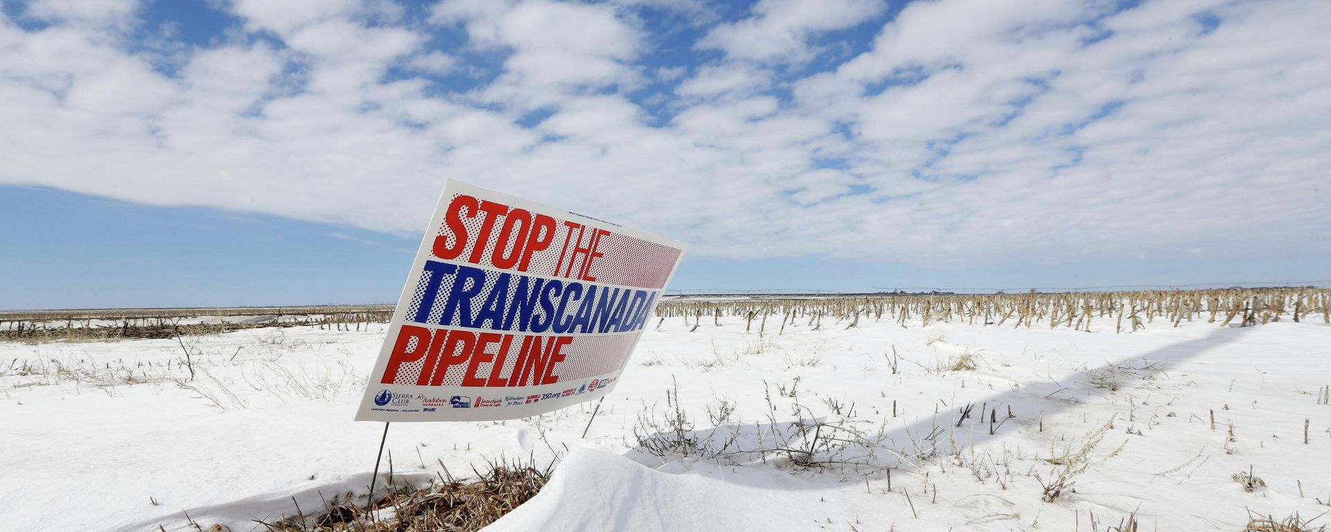 Табличка с призывом остановить строительство нефтепровода Keystone XL в Небраске - Sputnik Азербайджан, 1920, 18.11.2021