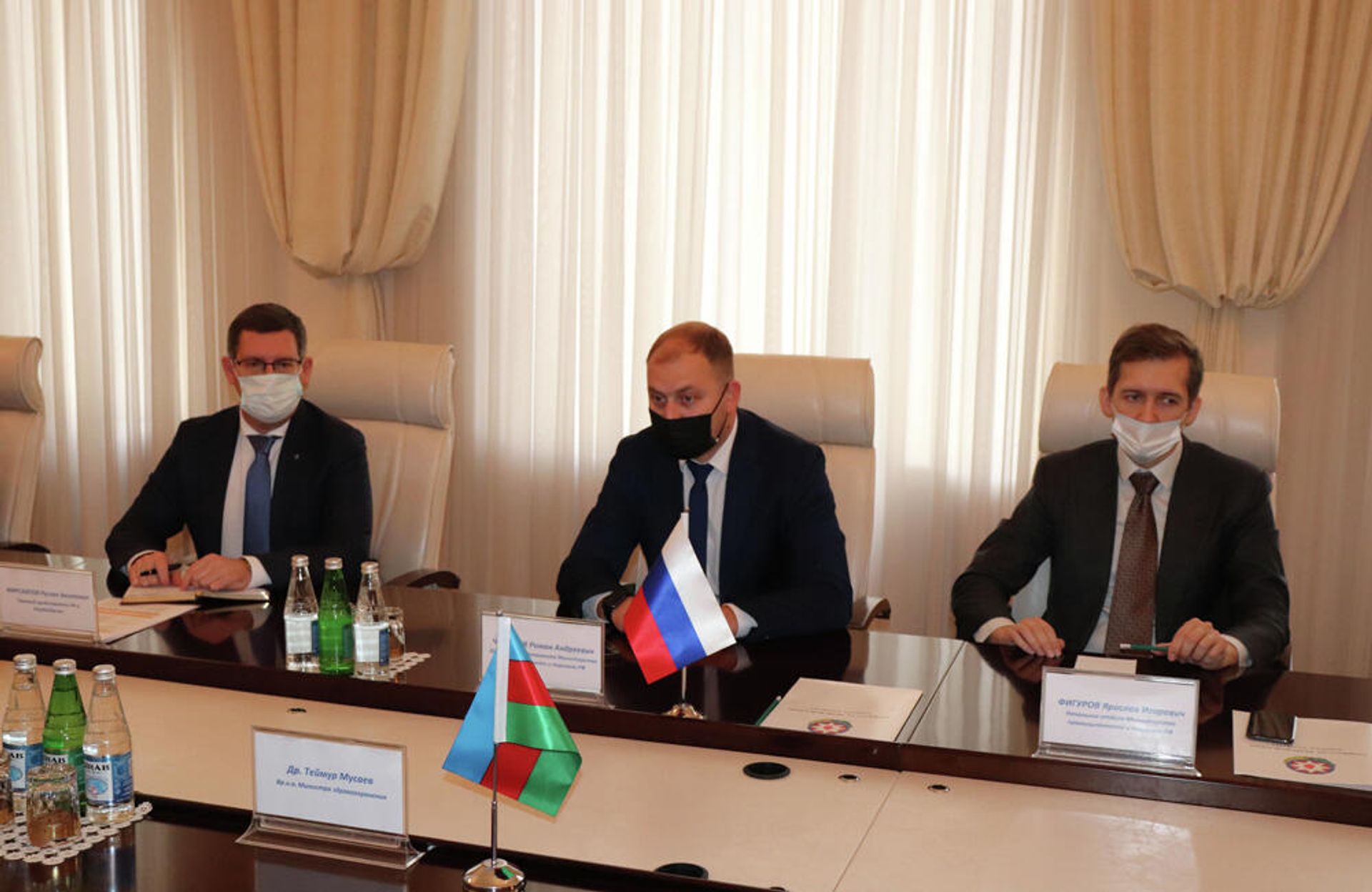 Врио министра здравоохранения Азербайджана встретился с российской делегацией - Sputnik Азербайджан, 1920, 20.11.2021