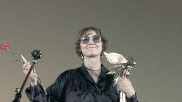 Заслуженная артистка РСФСР Нина Русланова на торжественной церемонии вручения профессиональных призов Союза кинематографистов СССР - Sputnik Азербайджан