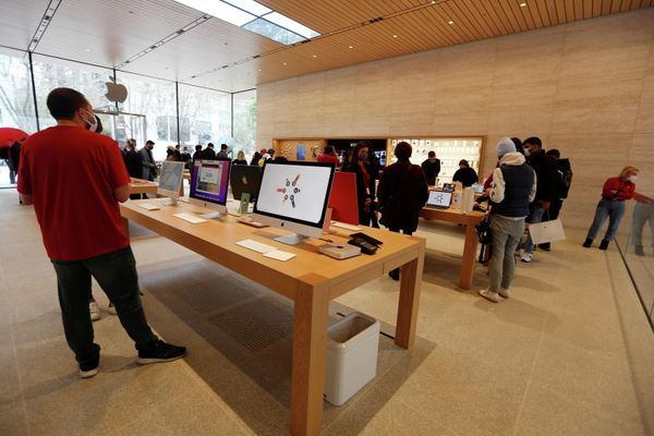 Но купить можно не все. Компания Apple приостановила онлайн-продажу своей продукции в Турции на фоне резкого падения лиры. - Sputnik Азербайджан