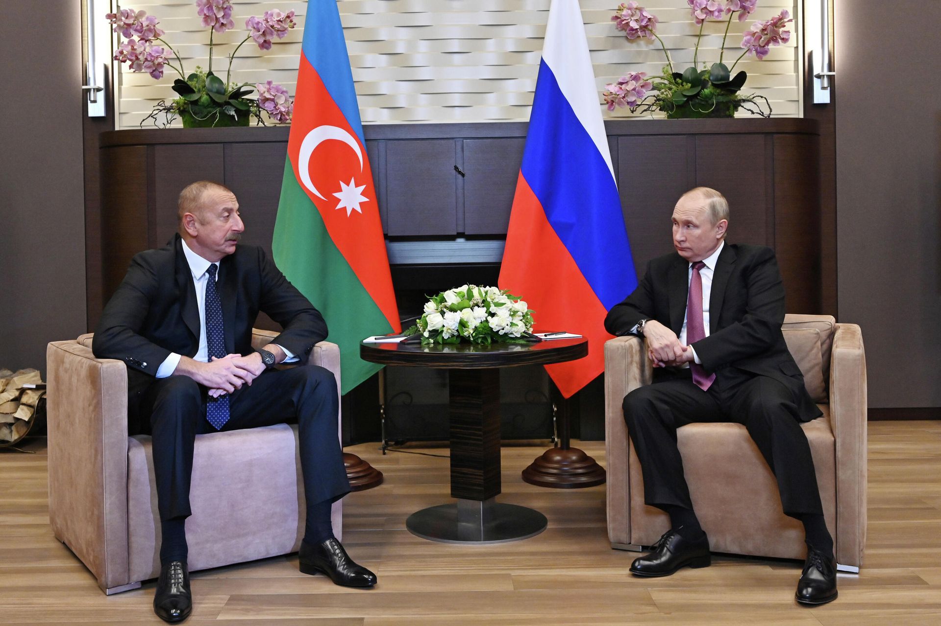 Rusiya prezidenti Vladimir Putin Azərbaycan prezidenti İlham Əliyevlə - Sputnik Азербайджан, 1920, 30.12.2021