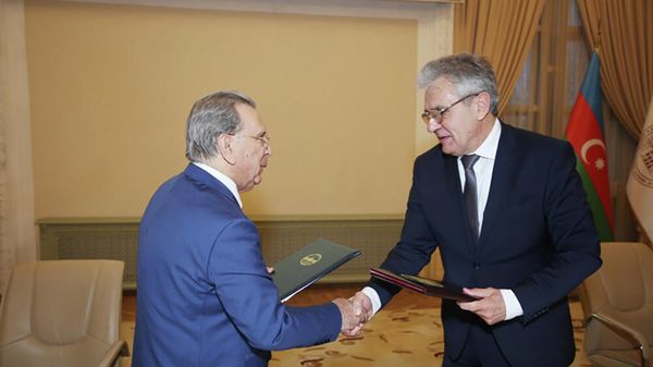 Президент РАН, академик Александр Сергеев и президент НАНА, академик Рамиз Мехтиев - Sputnik Азербайджан