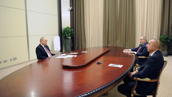 Трехсторонние переговоры президента РФ В. Путина с президентом Азербайджана И. Алиевым и премьер-министром Армении Н. Пашинянном - Sputnik Азербайджан